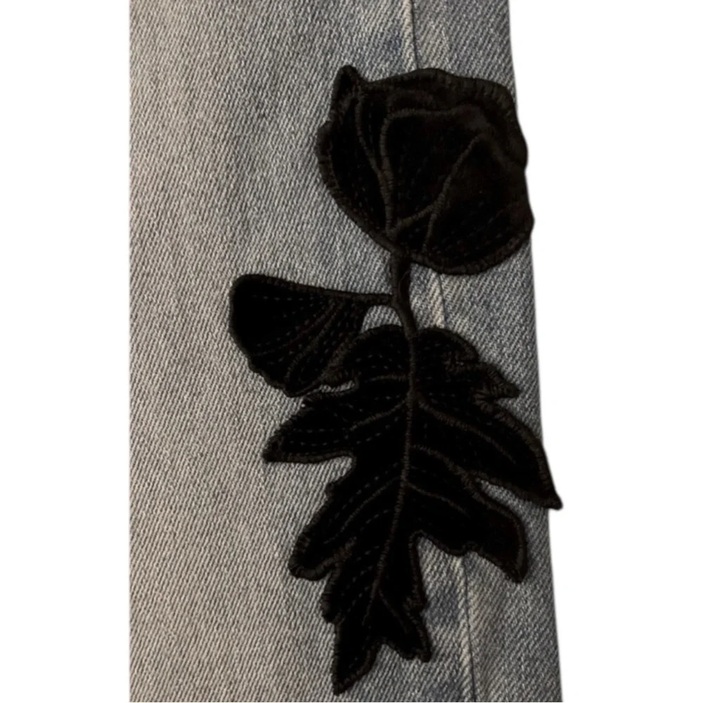 LOFT Modern Skinny Cropped Blue Jeans w/ Black Velvet Floral Accents Size 27/4 - Picture 8 of 12